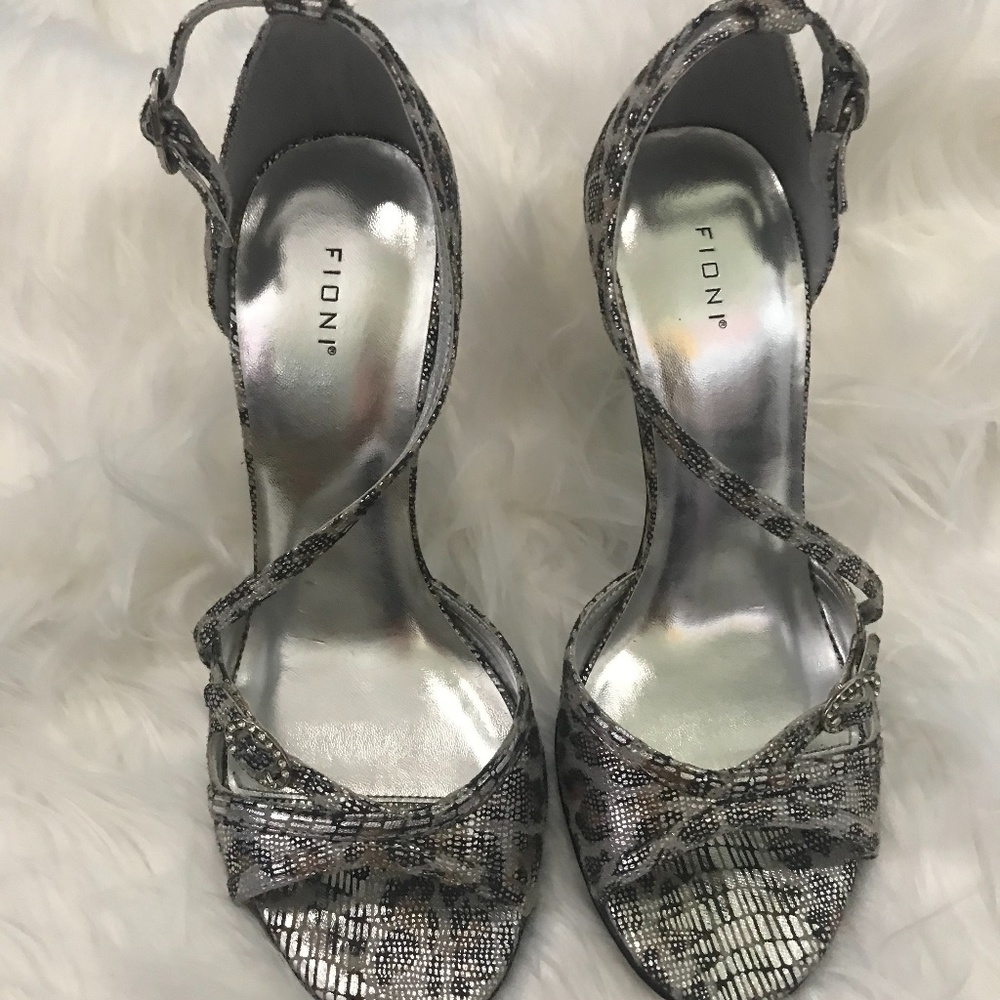 Fioni Silver Cheetah Print Sandals